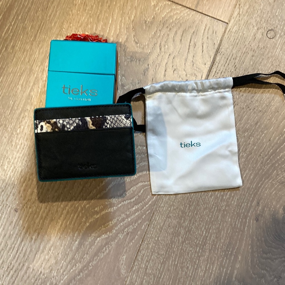 New in box. Tieks leather card case